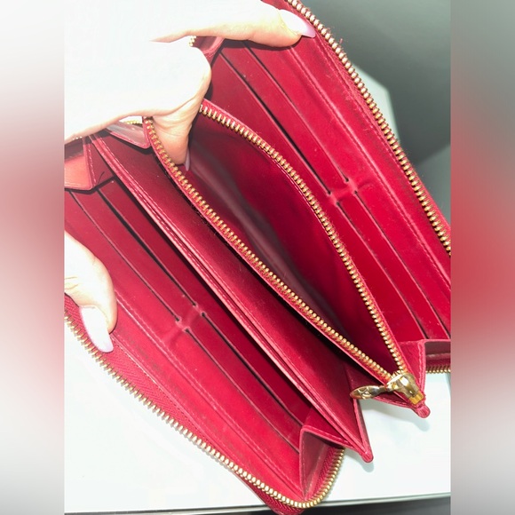 Louis Vuitton Red Vernis Zippy Wallet CA 4111 - Picture 4 of 12